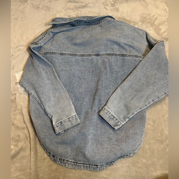Oversized blue denim jacket with a relaxed fit and a button-up front. - Picture 2 of 2
